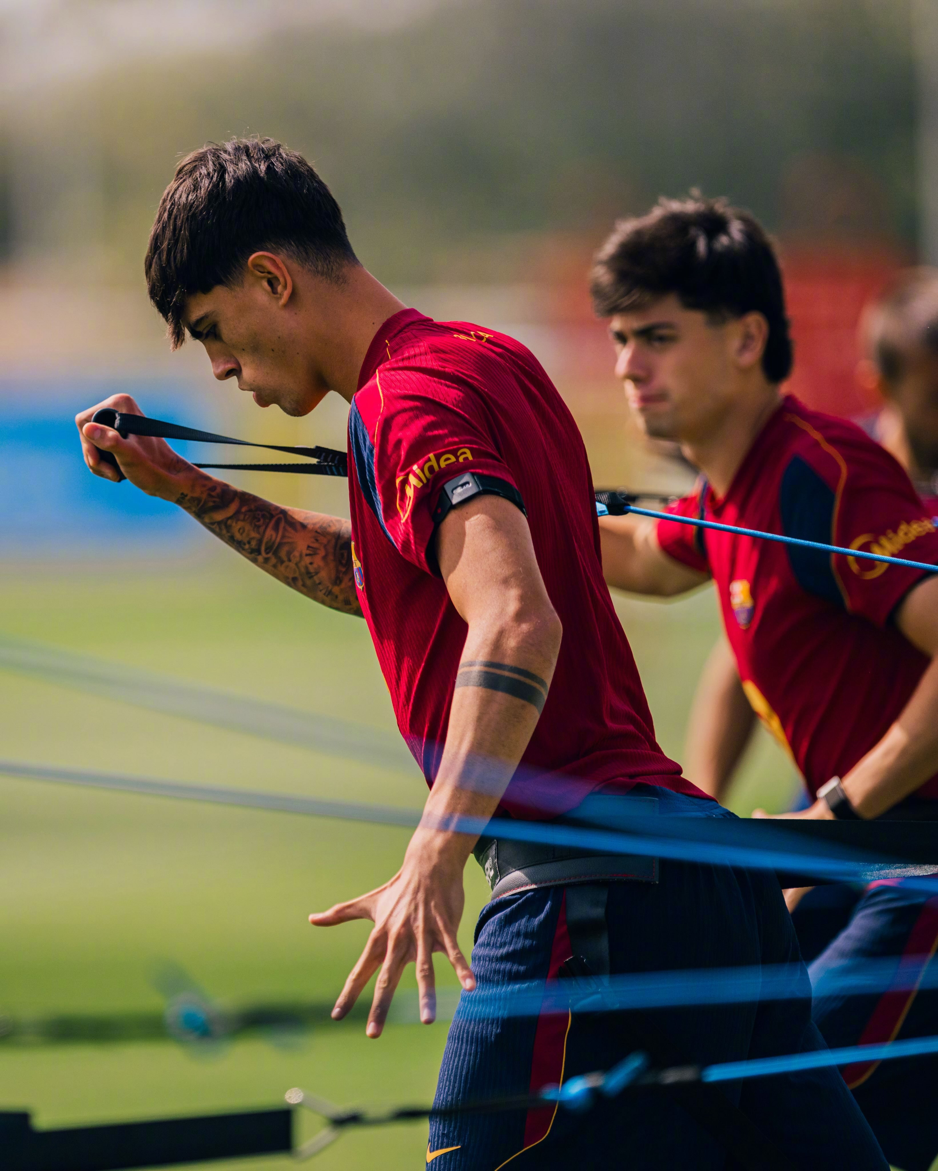 💪🏻用训练开启新的一周！🔛我们的目光在更远的方向～巴萨🔴🔵Força