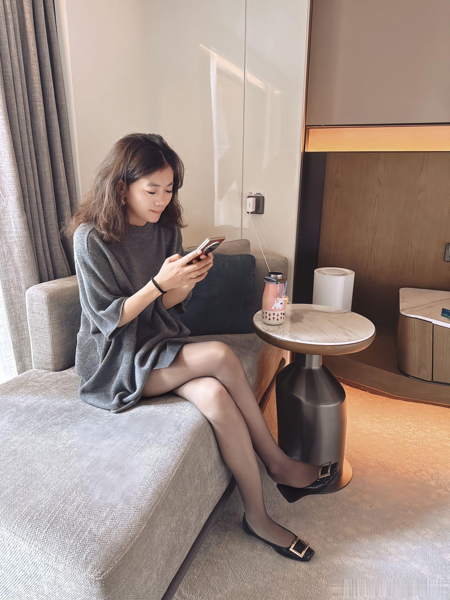 穿丝袜看上去好好看呀~​​​