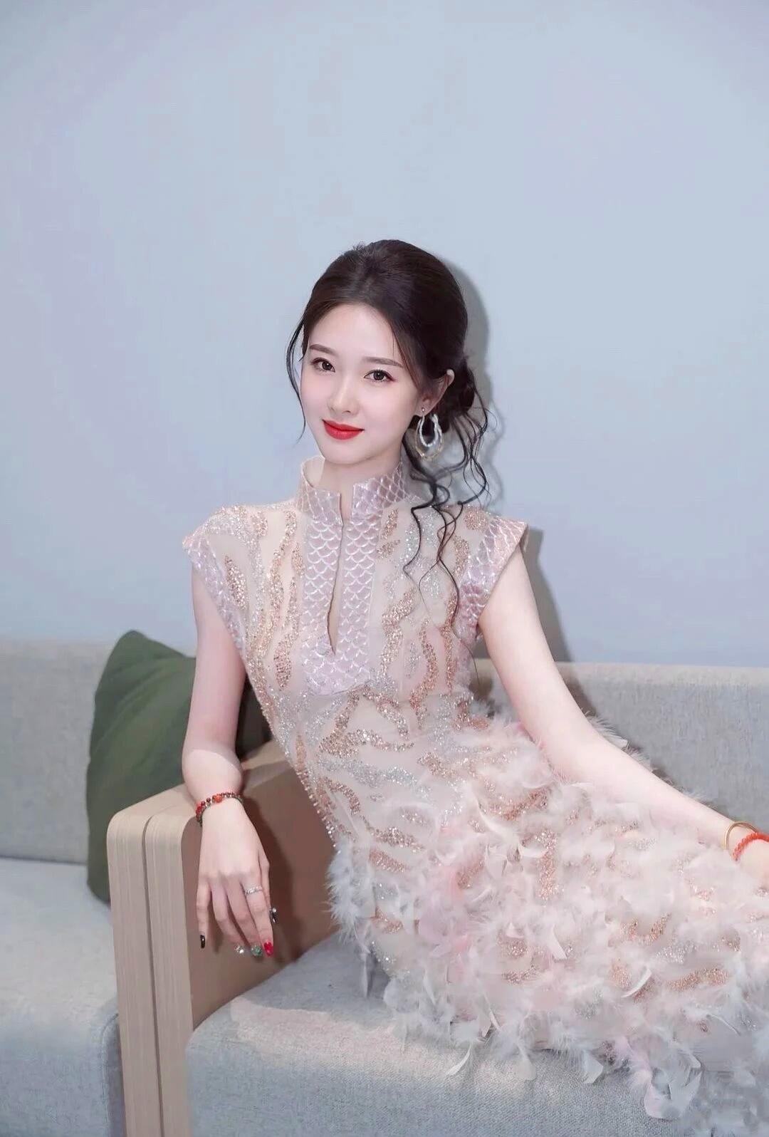 优雅气质，粉色礼服，惊艳一瞥晒图笔记大赛记录我的2026