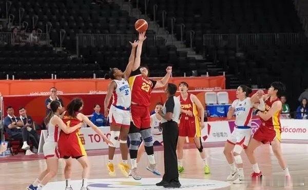 中国女篮89：63蒙古女篮，对中国女篮打分评价如下：1、杨舒予：9.7分中国外线唯一的准星，没有你，