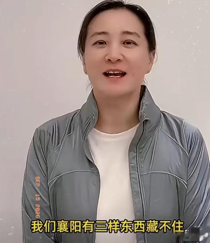 贾玲，引发热议！9月14日，久未露面的贾玲，突然引发关注，不是有了新作品，而是