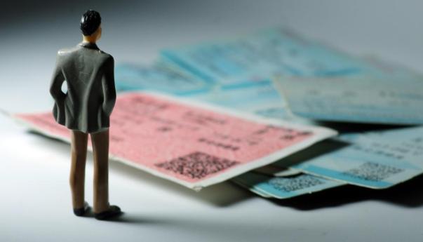 既然如此，为什么不一开始就把第三方抢票平台禁了？要等到今天才掀桌子呢？原因很简单