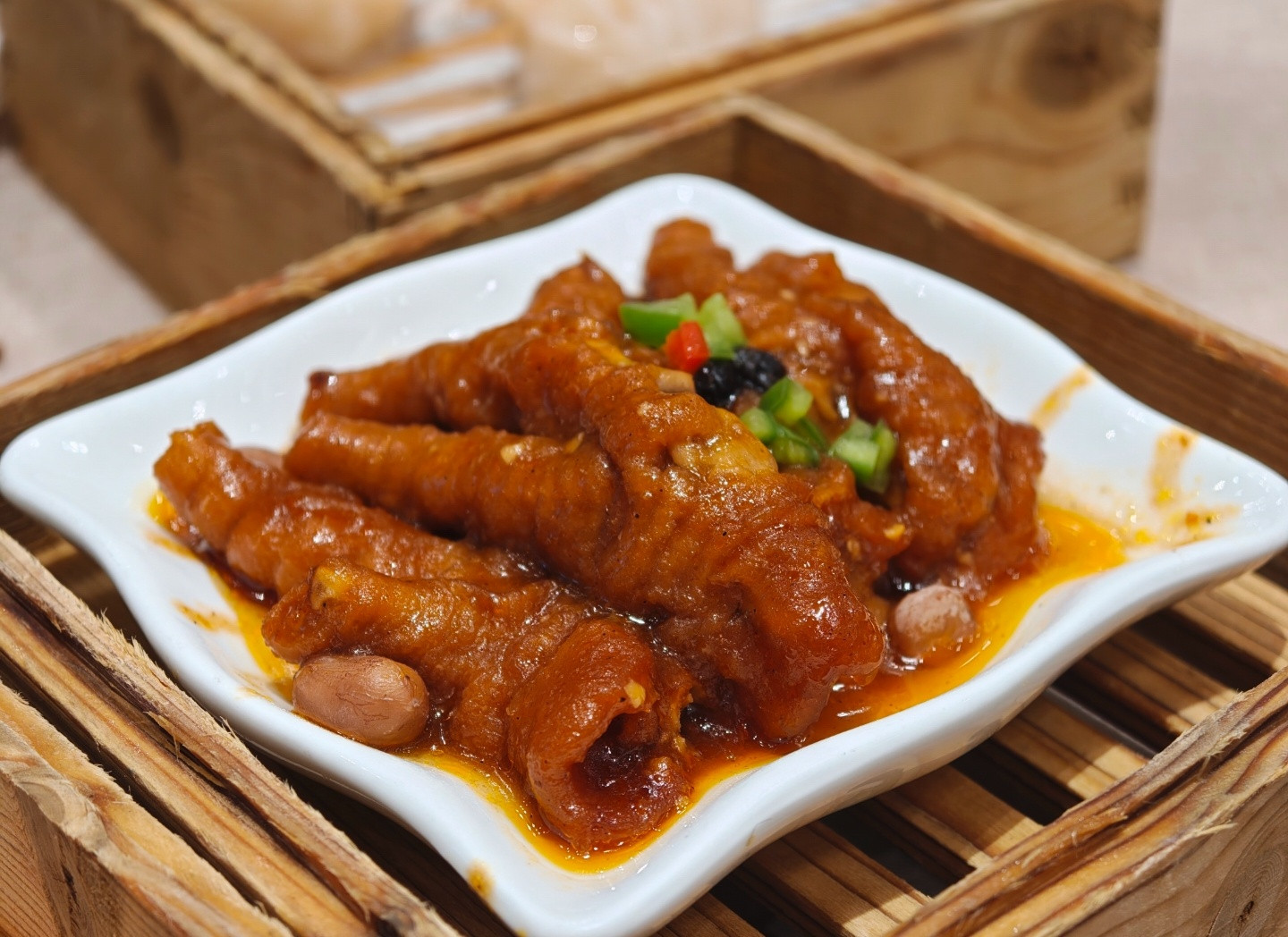 双氧水鸡爪挑食也是有好处的我一直觉得泡椒鸡爪看着怪吓人，从来不吃很偶尔会吃的，是