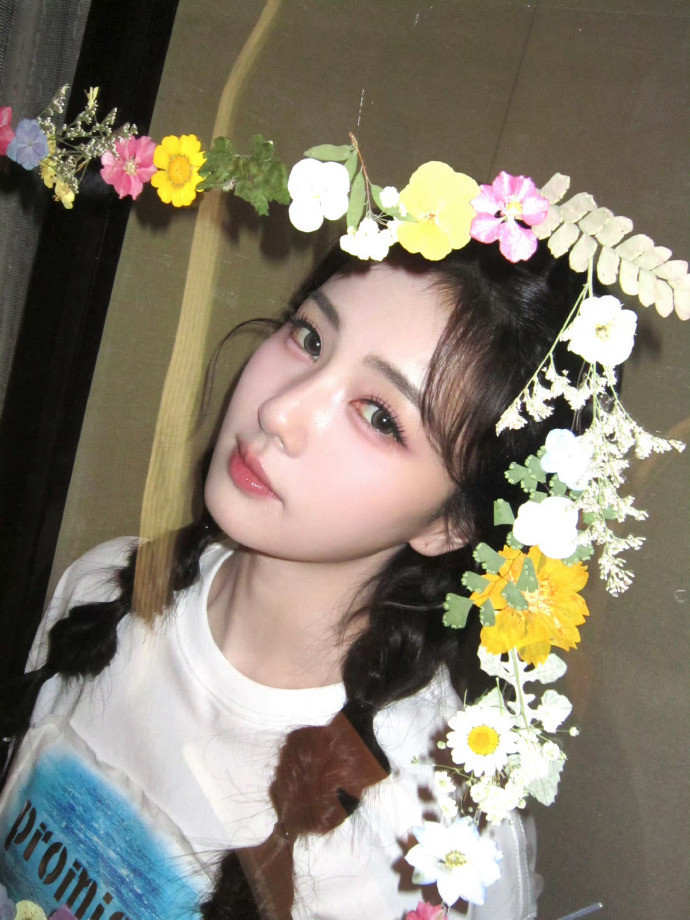 1、白鹿最近被网友抨击得很惨，各种旧料和负面话题都被翻了出来。2、林依晨挑男人的