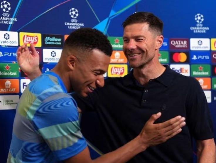 如今的利物浦和皇马、曼城的区别在哪？皇马有姆巴佩！曼城有哈兰德！而利物浦有