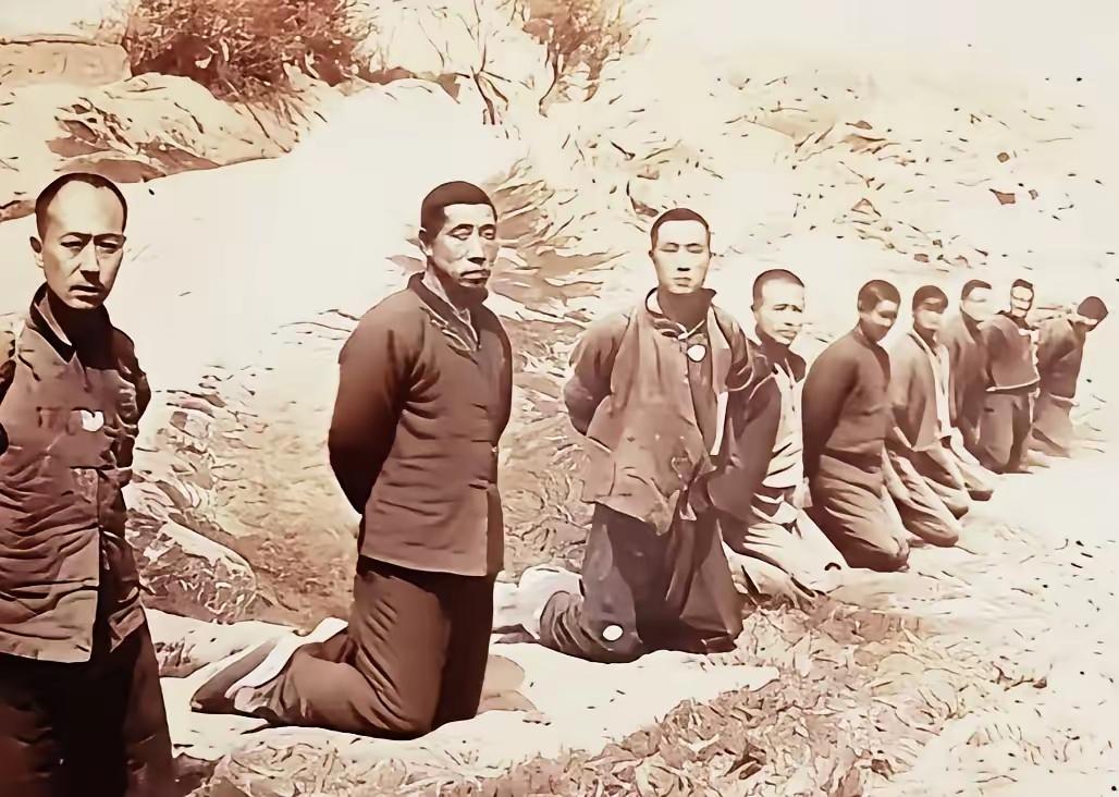 看一次哭一次！这张照片里，藏着中国人的铮铮铁骨这张老照片，每次点开都让人红