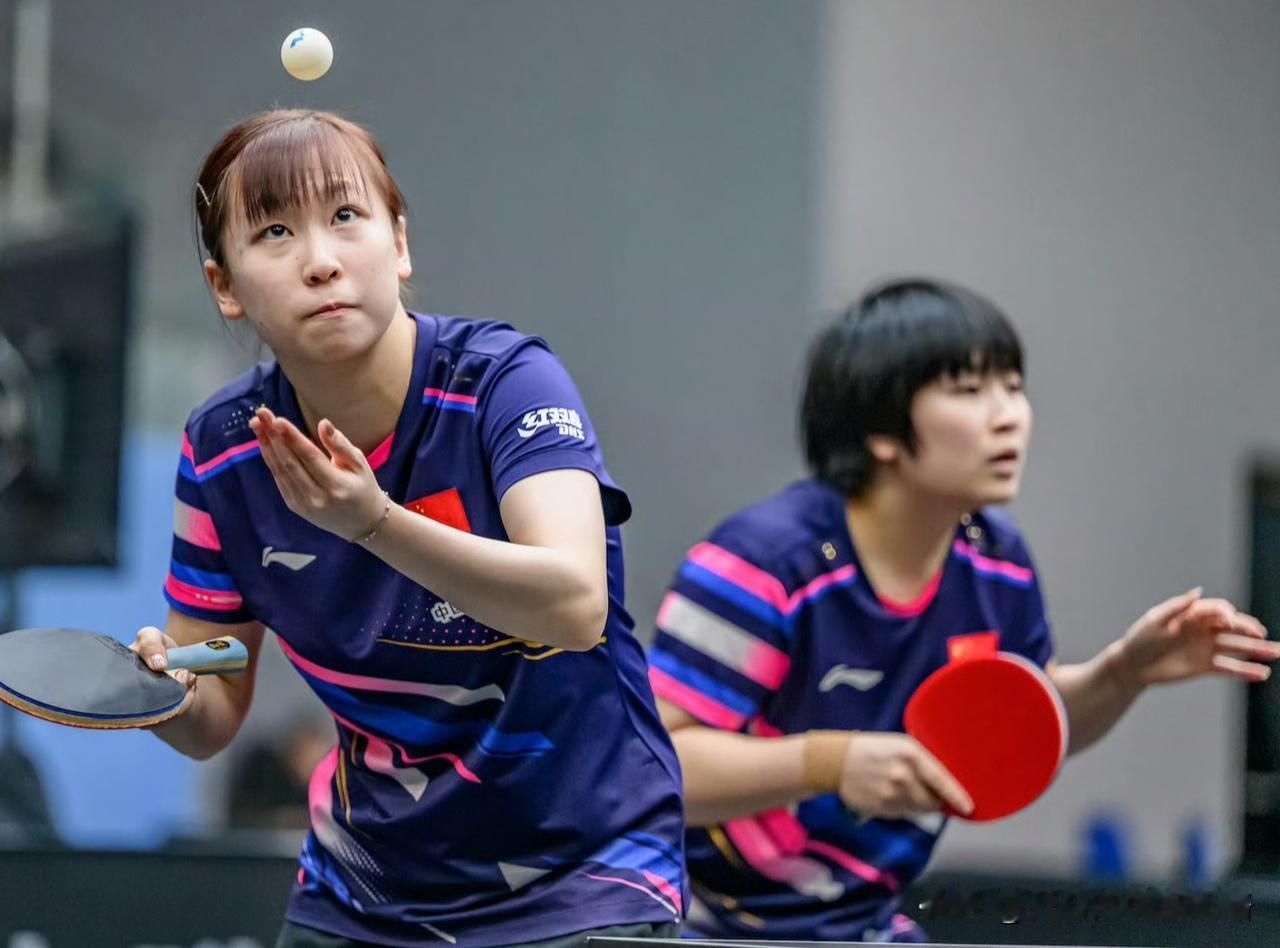 覃予萱和纵歌曼女双夺冠，决赛都是好消息。男双夺冠开了个好头，女双两个小将打出气