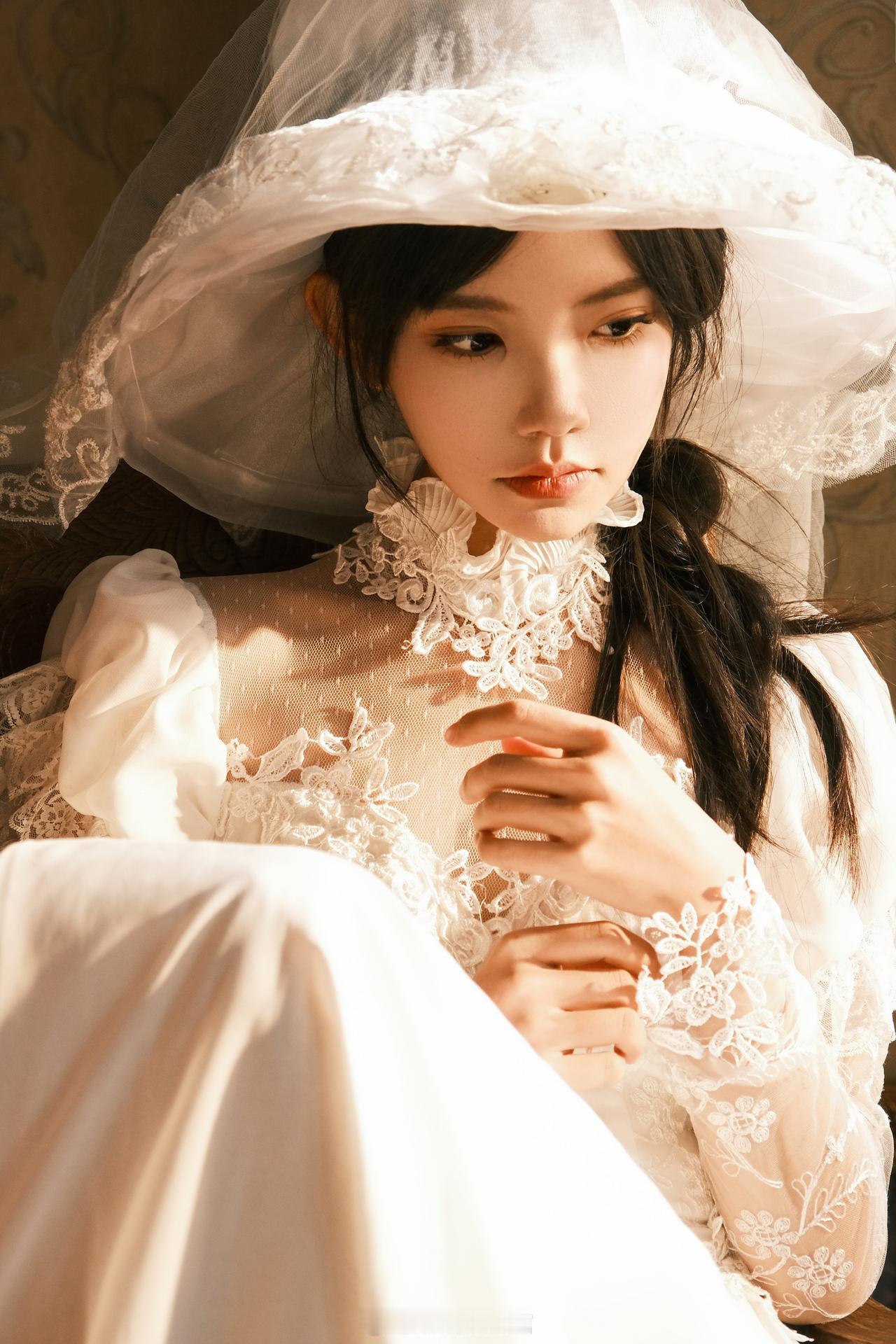 优雅与性感，你会怎么选美女穿搭写真