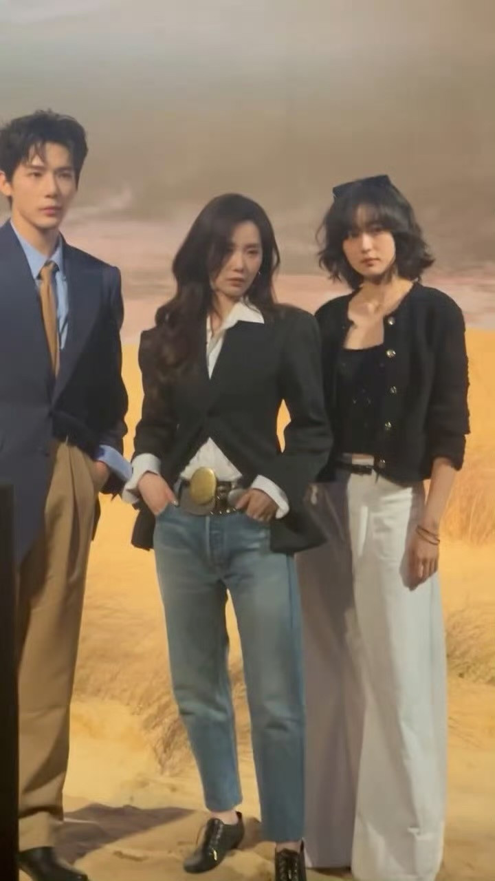 刘诗诗王安宇孙千同框合影，又是对我眼镜特别特别友好的一集