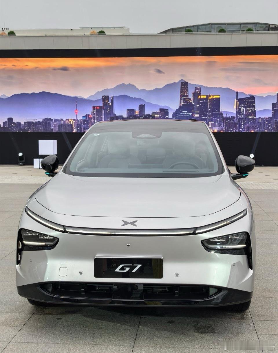 小鹏G7全是标配没有选择焦虑，全是标配！3颗图灵AI芯片，2250TOPS、全域
