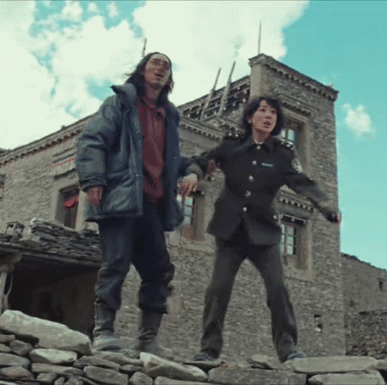 网友点评，生命树大扑特扑成为烂剧的原因，因为杨紫演技太差，完全是偶像剧的演法，给