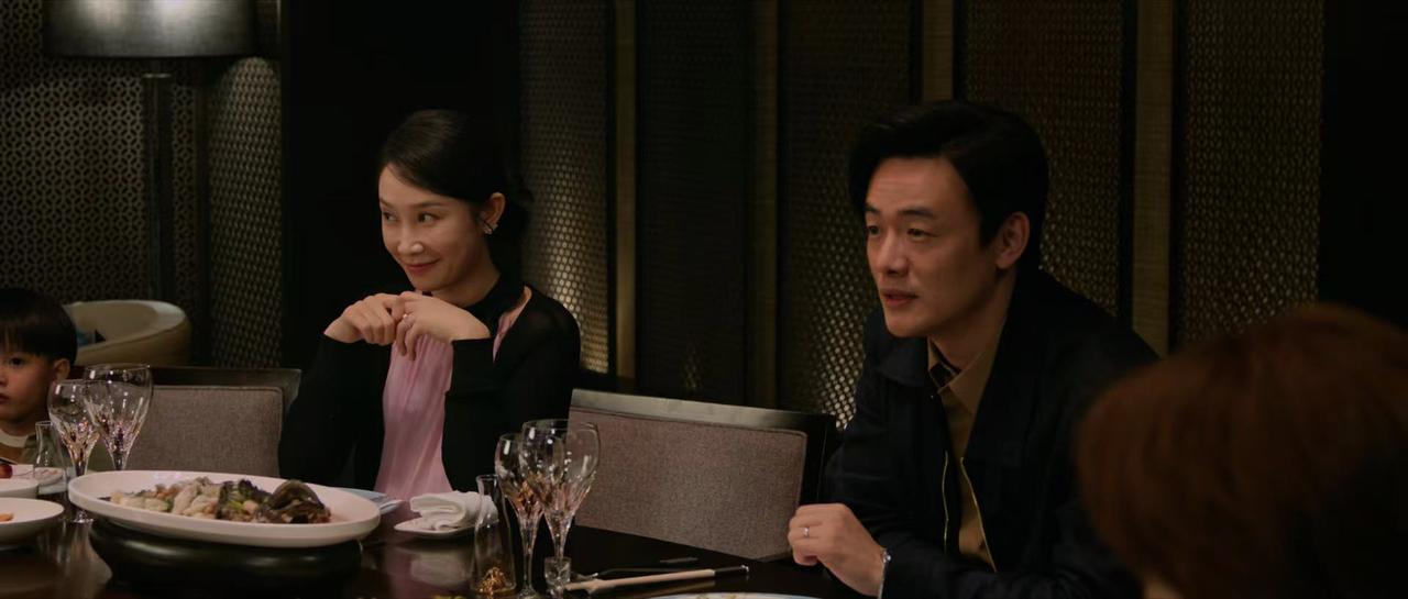 郭京飞新剧真的把“穷人有钱后的嚣张劲”演活了！之前郭京飞演的男主没钱，被亲戚