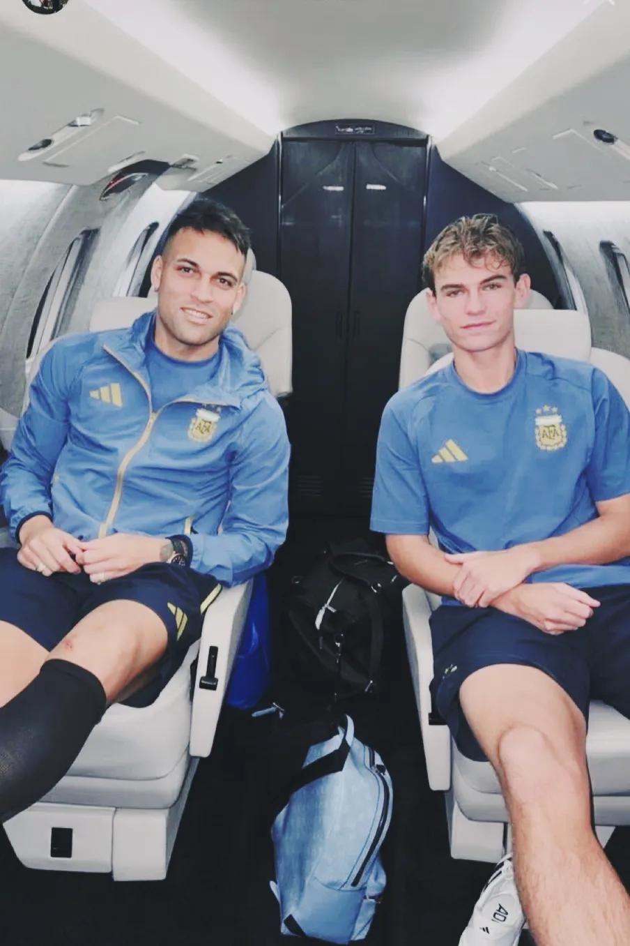 劳塔罗旁边这个阿根廷人，我相信未来他有60%可能成为国际米兰球员。他爹和萨内蒂