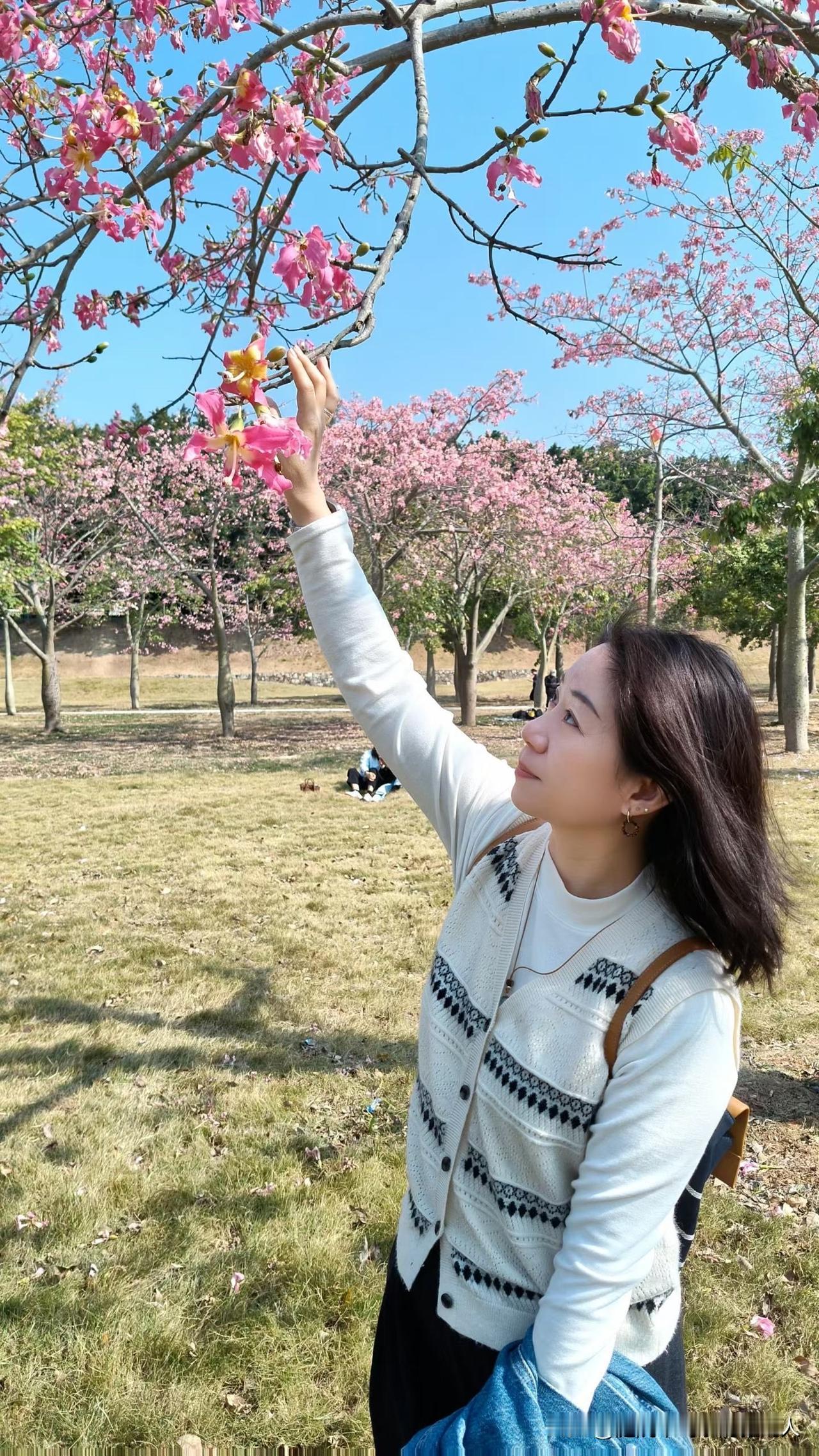 如果一个人越来越好看，不只是脸蛋变得更精致，而是整个人的状态都在发光，那大概率说