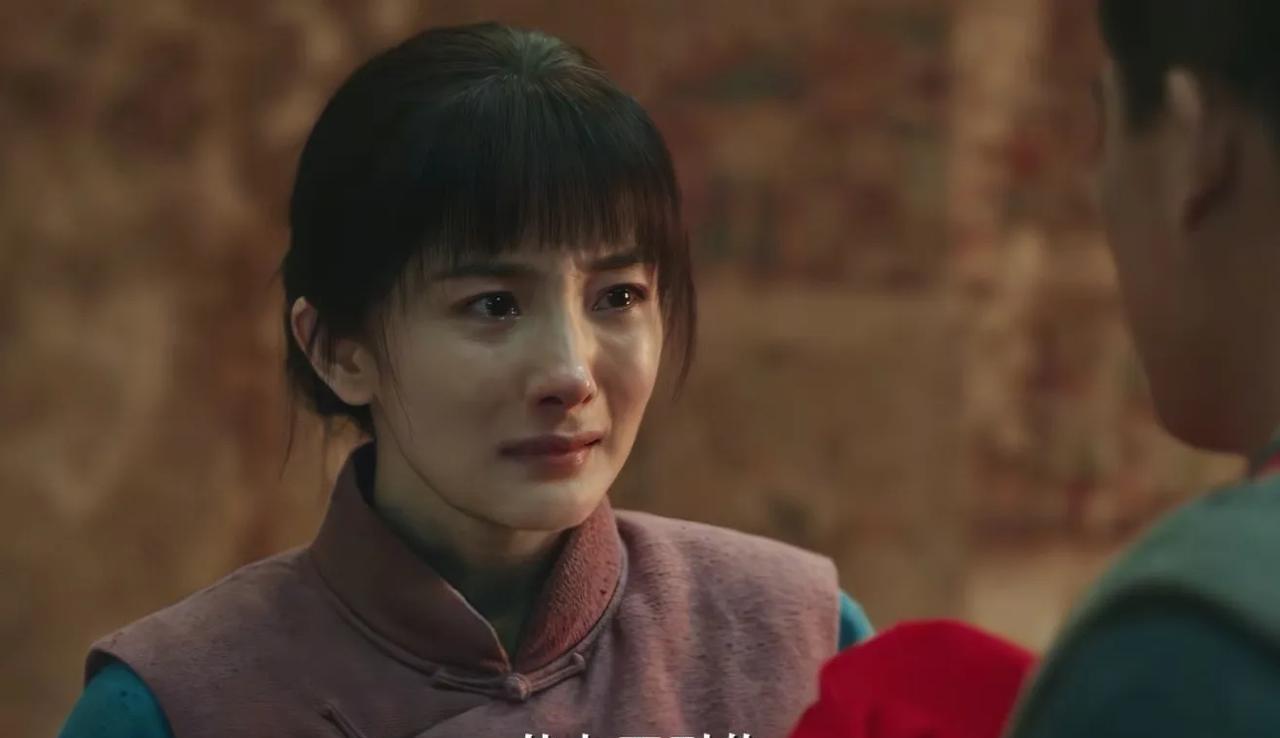 《生万物》大婚当日绣绣被土匪带走，回来后父亲忙询问绣绣的清白，绣绣说：我在马子窝