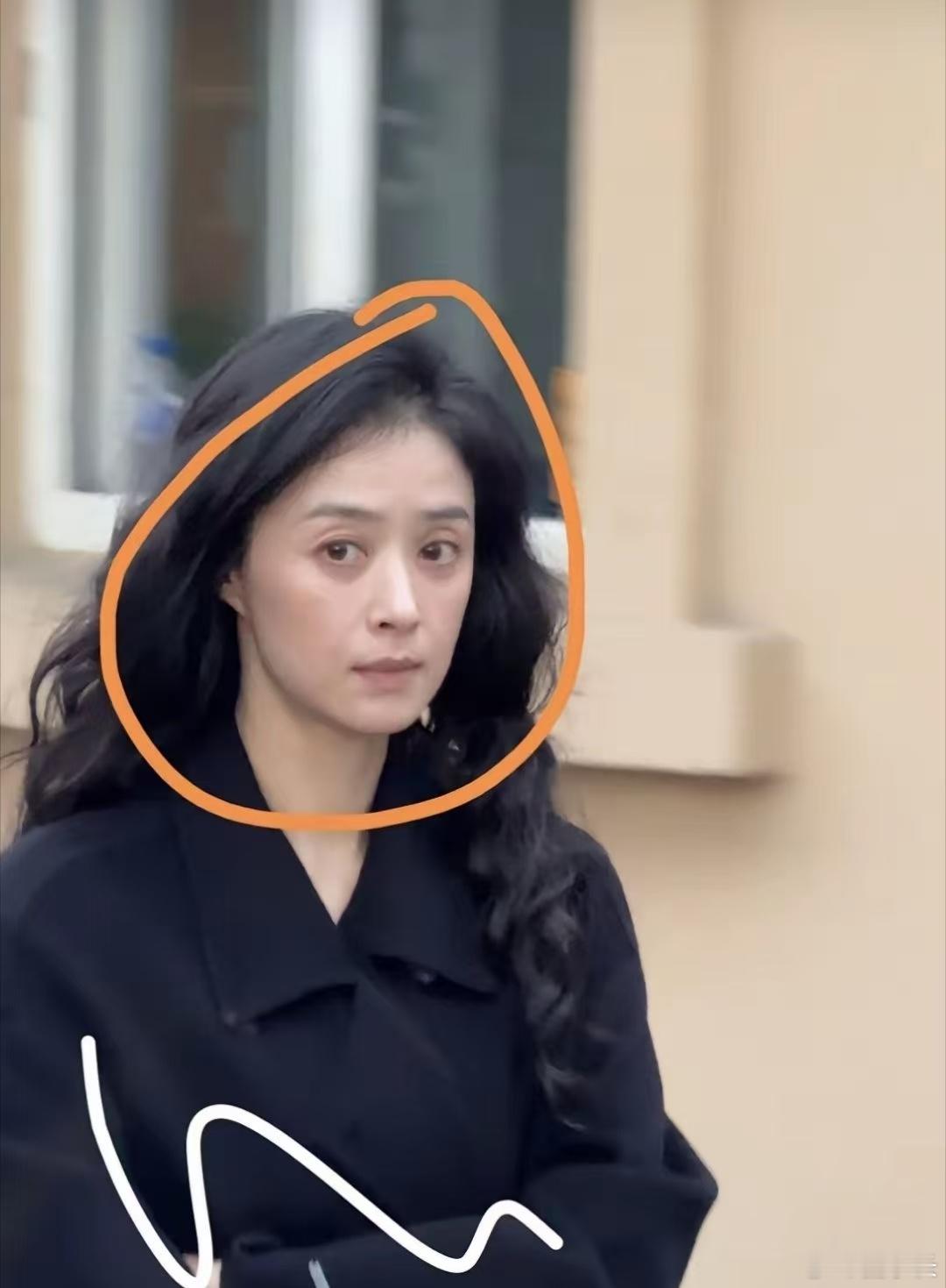 蒋欣看起来好年轻啊看到如今蒋欣也在刻意控制体重，不断往瘦的方向去调整自己，才真切