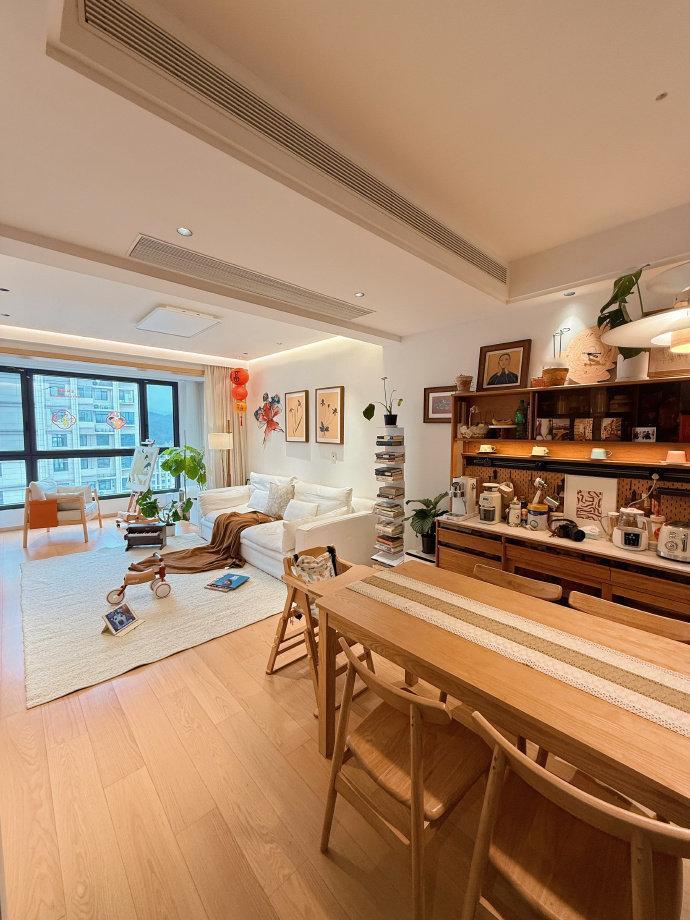 原木风最搭的就是白色，91平原木风给大家参考