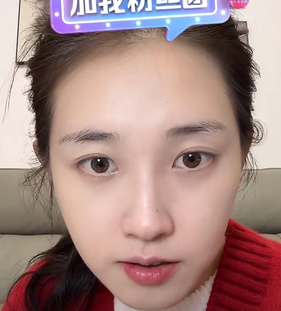 真的服了郭宇欣今晚她没去星光大赏在家包饺子开直播，谁知道宇航编剧跟她连线了连线就