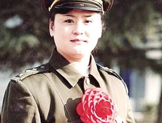 1996年，一个全身绑满炸药的歹徒闯进郑州国棉五厂幼儿园，劫持了28名孩子。女警