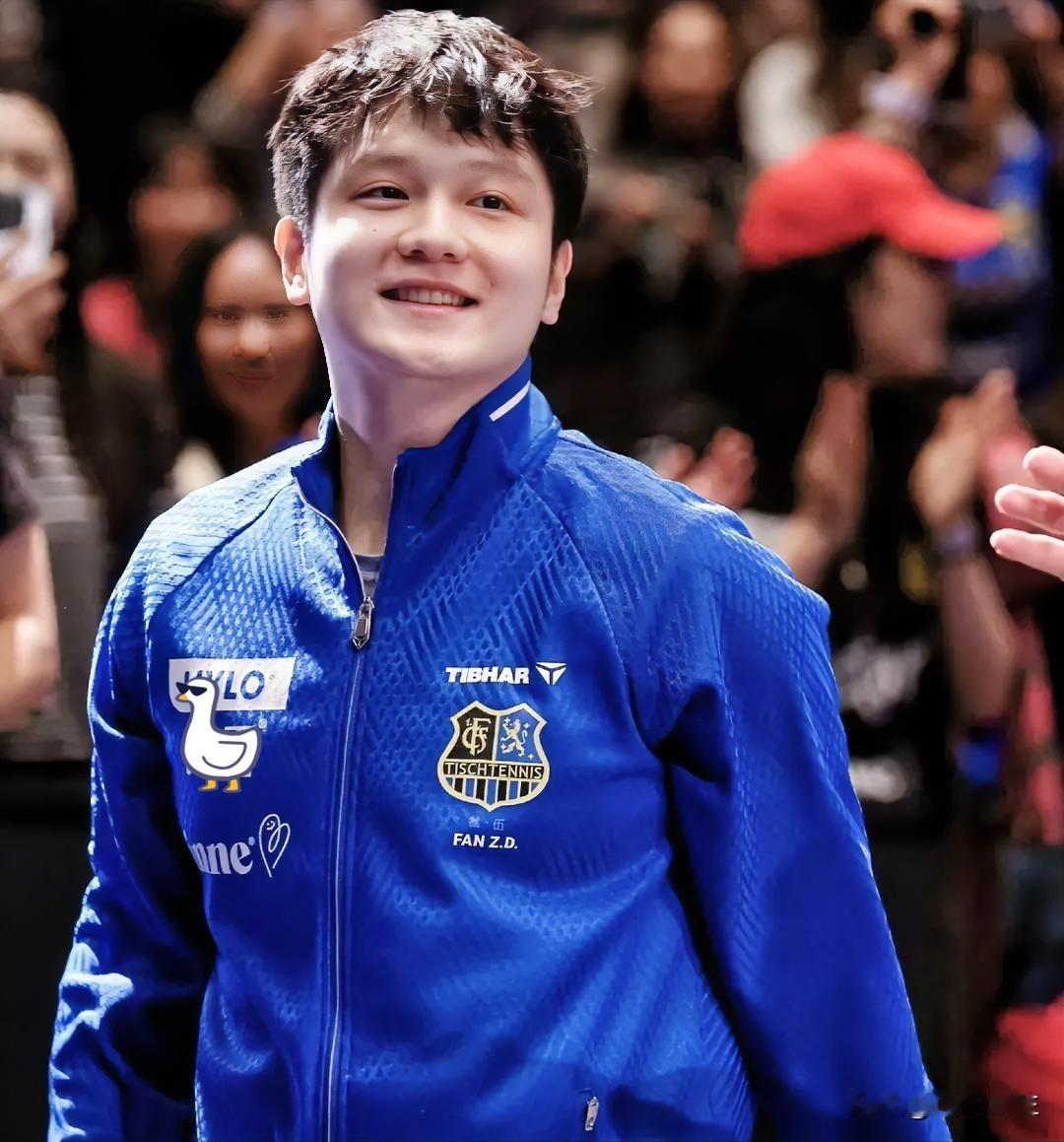 樊振东在国际乒坛什么地位？樊振东巴黎冠军一句话：天花板级别的传奇樊振东