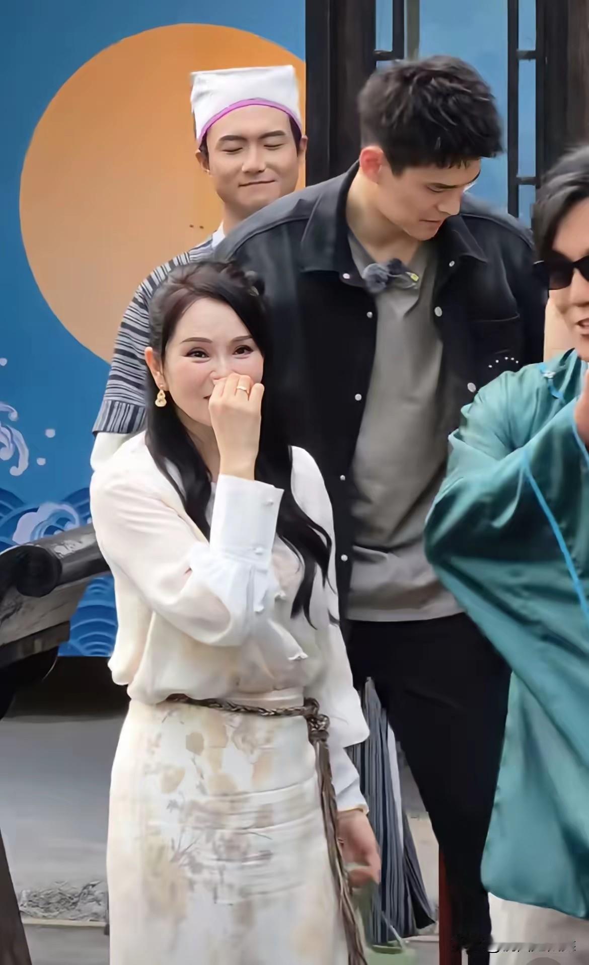 姐弟恋夫妻，时间越长，差距就越来越明显伊能静已经算是很会保养的了但是毕竟已经