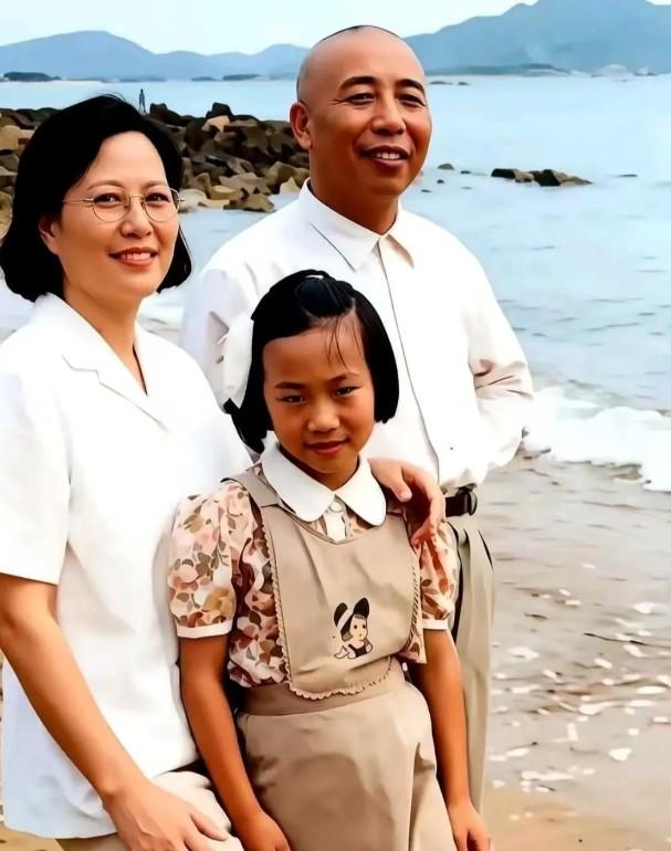 1972年，65岁的开国上将宋时轮娶了32岁的郑晓存，而郑晓存不是别人，正是他亡