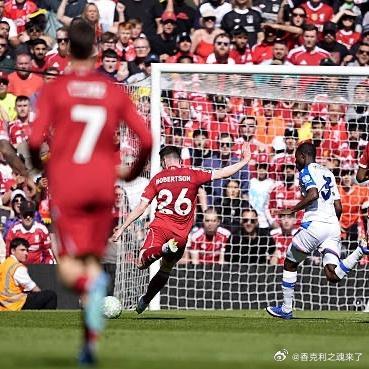 斯洛特在被问及是否可能改变计划、让安迪·罗伯逊下赛季留队时表示：“我觉得现在不是