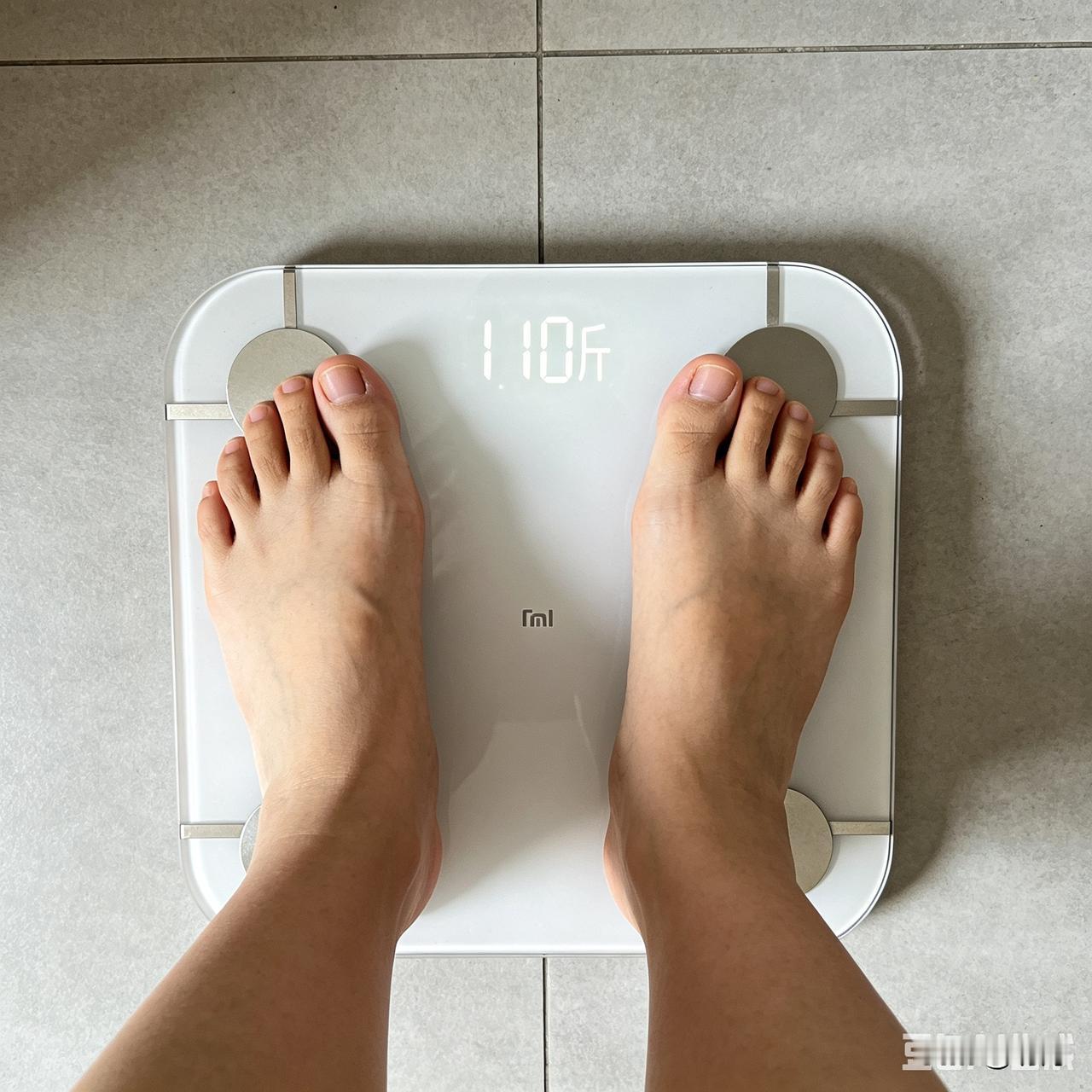 肉肉藏不住了。我发现减肥的时候真的得天天称，对于那种自控力不怎么样的人来说，每