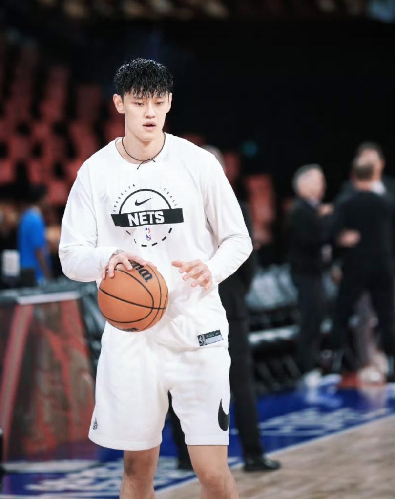 曾凡博未获得出场机会一点也不冤！NBA是靠实力说话的地方，而不是人情世故。篮
