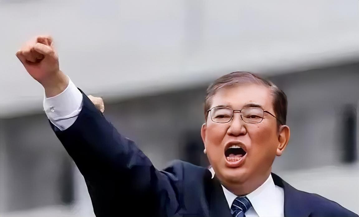 日本这一刀捅得可真够狠！当中美在关税战场短兵相接时，东京突然亮出半导体材料的