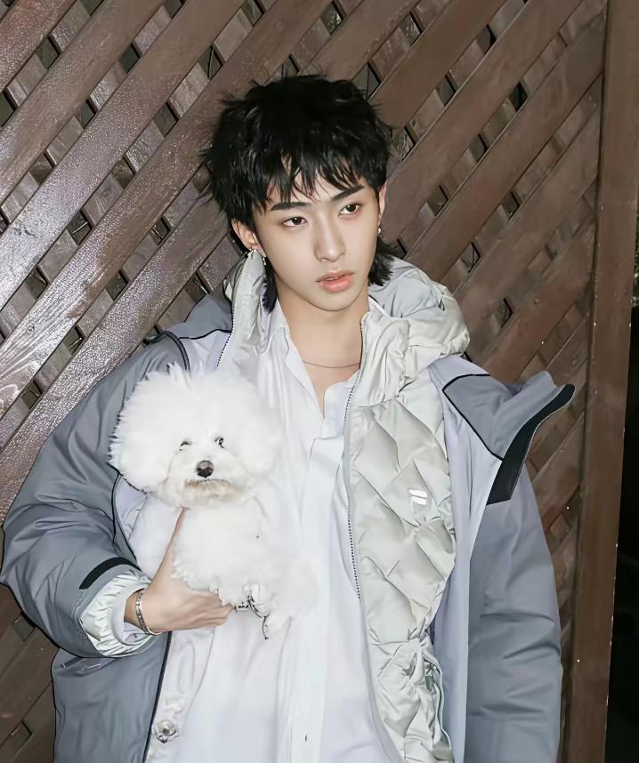 爱与不爱，藏在最不起眼的细节里。伊能静说过一件事，大儿子恩利长到7岁，都没