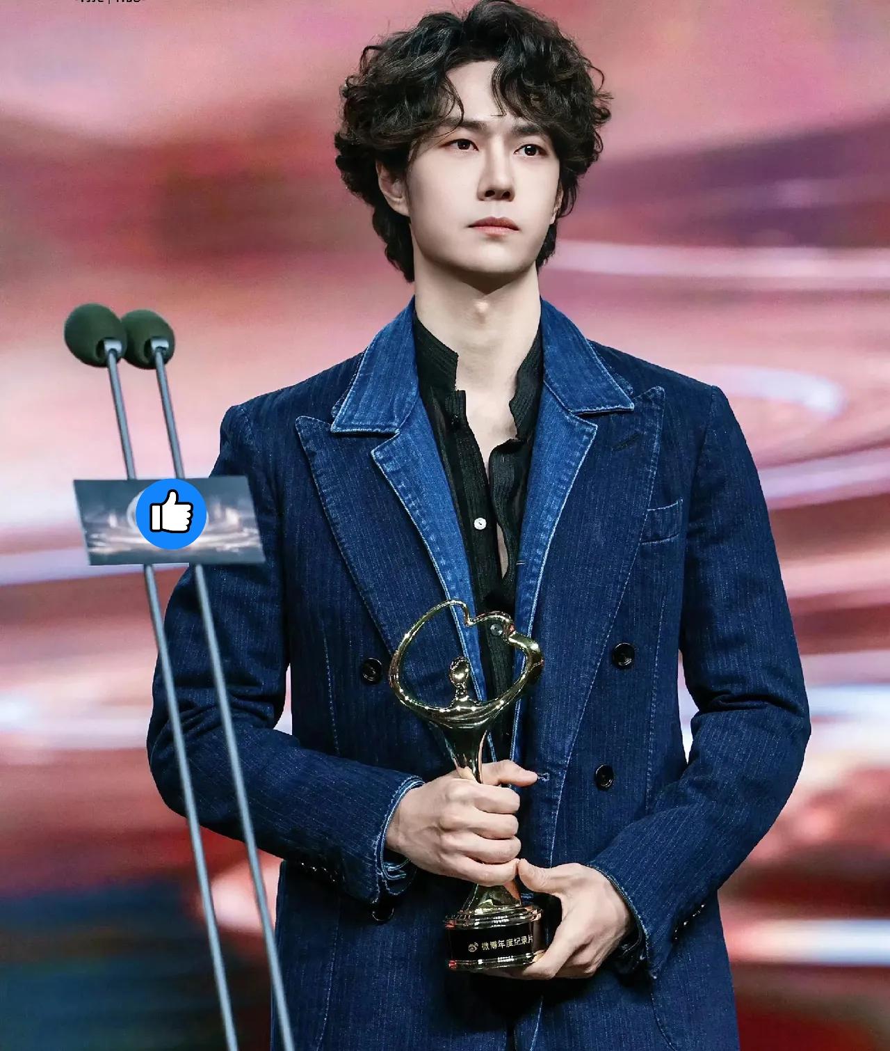 果然杨天真说的没错人红不是没有原因的不信你看王一博，微博之夜的两次救场，