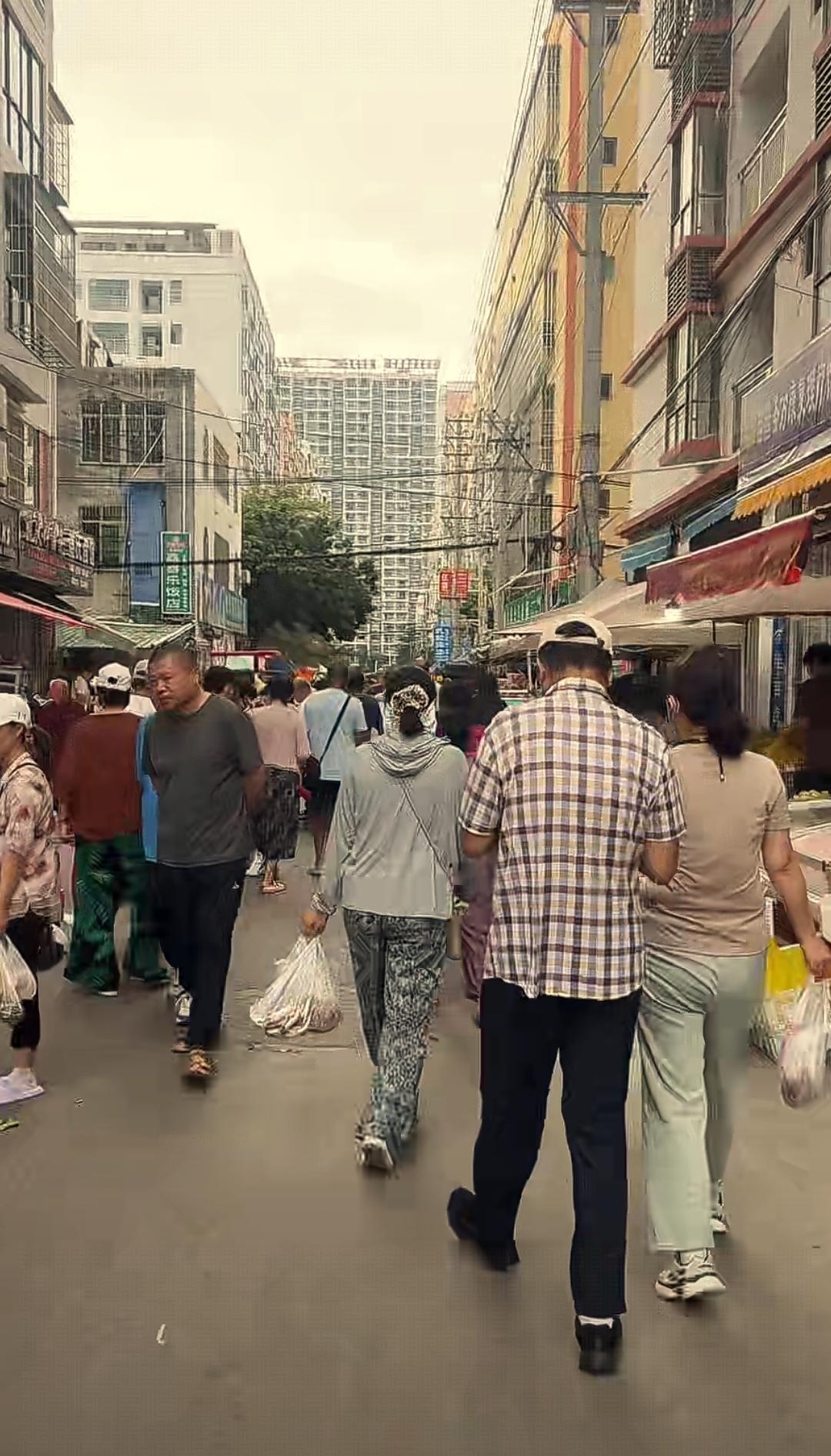 辽宁是沿海省份，在11月中旬还是很暖和的，因此这个阶段去三亚的辽宁人很少很少。相