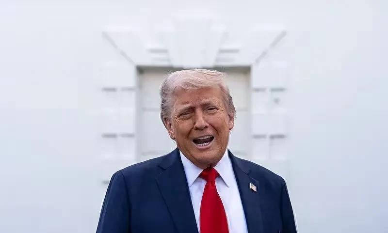 特朗普又变卦了，关税战再次失败！真没想到，特朗普一变再变，原计划在5月3日，生
