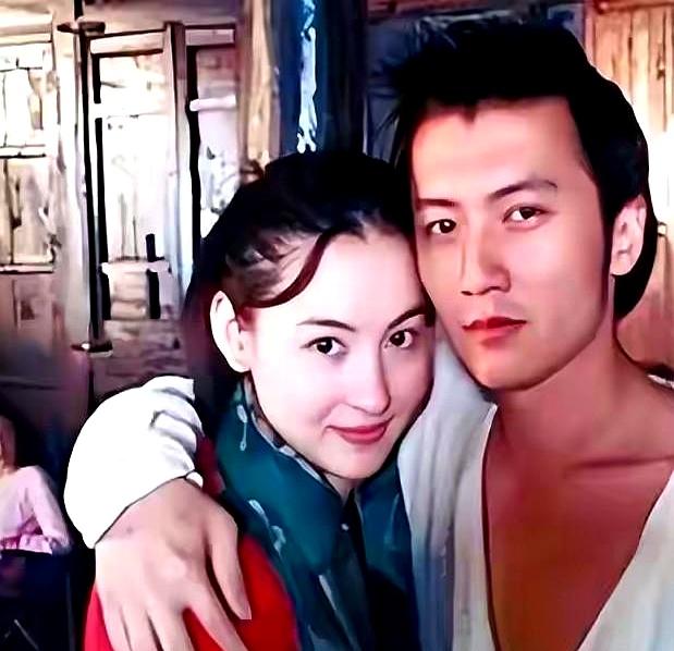 7段感情，6个“姐姐”，偏偏把唯一的婚纱和两个大胖小子给了唯一同龄的张柏芝，谢霆