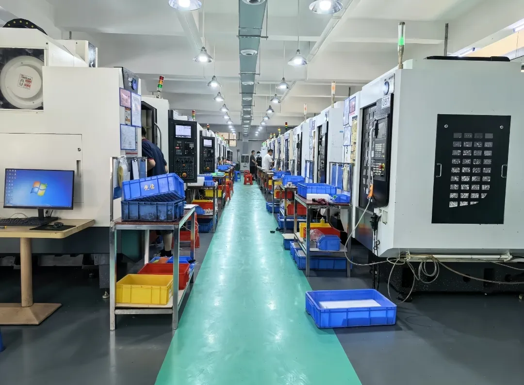 年终奖从30万变2万，我从此不再修进口设备，每天按时上下班。车间里那台进口的精密机床又坏了，生产科长
