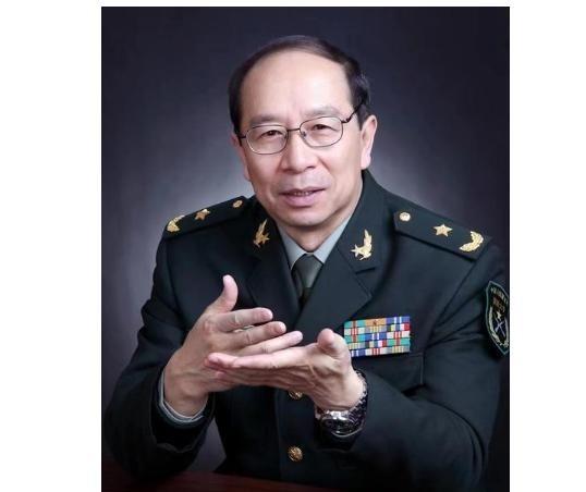 美国记者曾问金一南：“如果把中国2000亿的三峡大坝炸了，中国会怎么办？”金一南