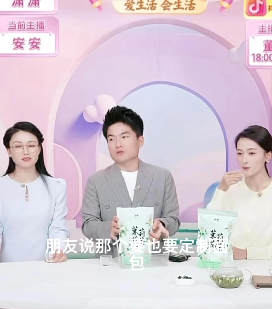 与辉同行要定制“面包”啦，董宇辉亲自剧透的，据说会有好几个口味呢。这下不喜欢做早