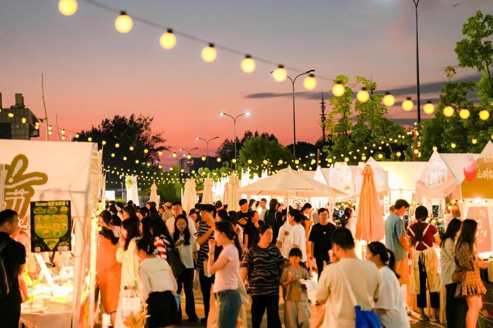 层出不穷的面包节: 为什么年轻人愿为一口面包排两小时队