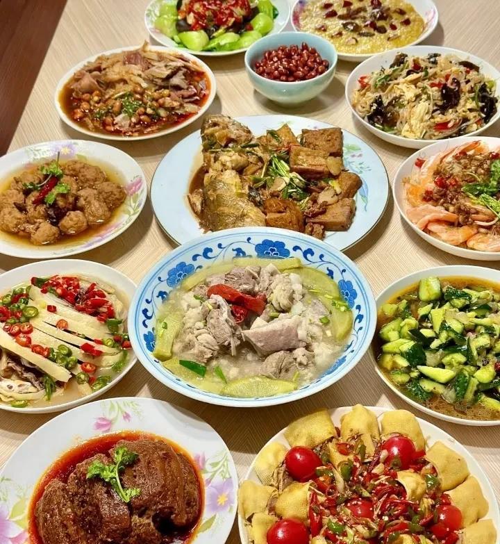 坚决不内耗！我做饭好吃，每次来婆婆家聚会，都让我做饭，开始的时候，我自己一个人