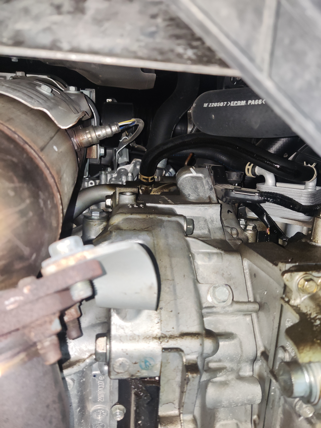 广汽本田雅阁变速箱漏油两年车子开了一万公里，变速箱漏油严重，日本车质量真差，选