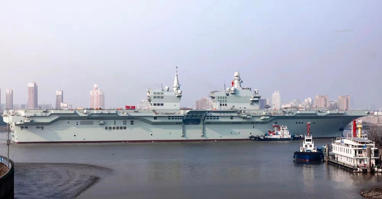 2月6日，据社交网站报道，近日，076两栖攻击四川舰出海进行年度首次测试，此次出