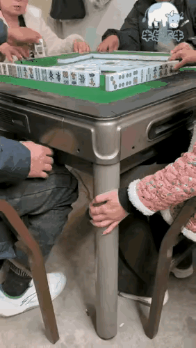 为什么不能让自己老公去茶馆打麻将，大家懂了吧?男人一旦去茶馆打麻将，输了也是