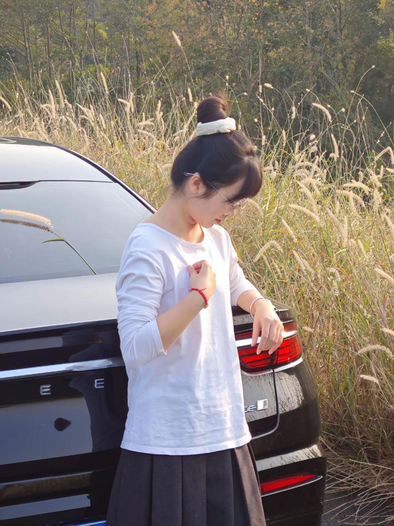 你家人同意你嫁到广东没有同意的话我就开车去接你！星瑞手握方向盘的女孩子女生