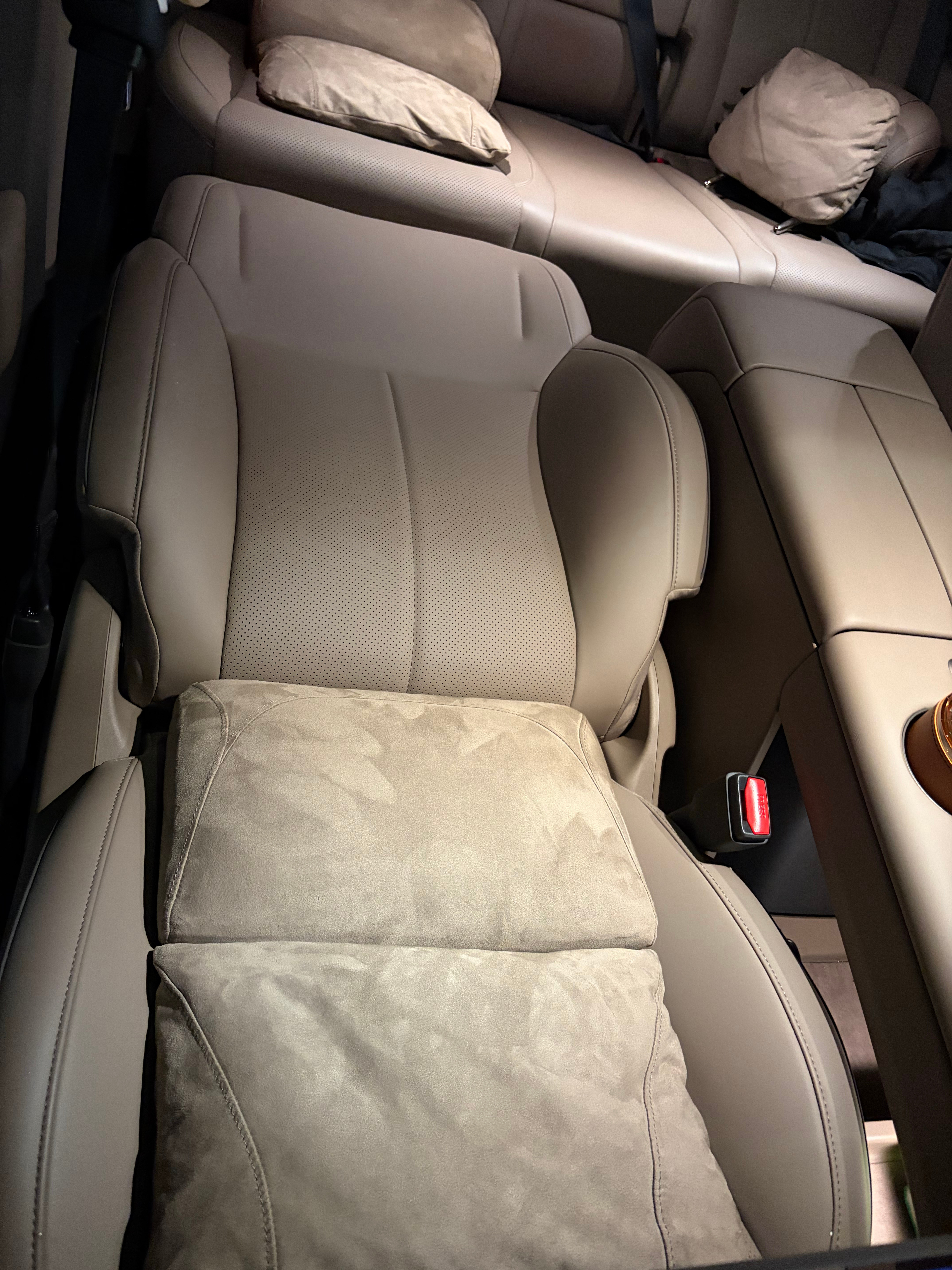 再安利一次，理想i6这个单人床休息套装，真的是午休必备…理想汽车理想i6