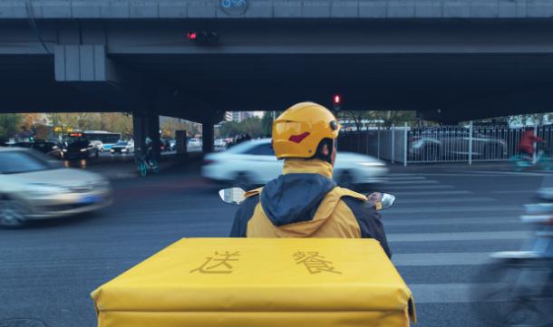 过去一年多，外卖平台掀起史上最疯狂补贴战，三大巨头累计烧钱超千亿，相当于一座中等