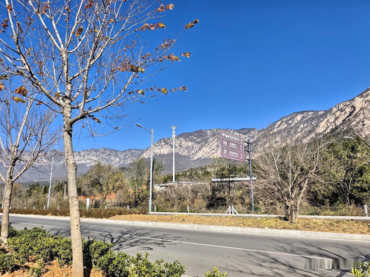 翻相册突然翻到这张照片，瞬间拉回那段旅行。没有刻意摆拍，就是随手一记录，却成