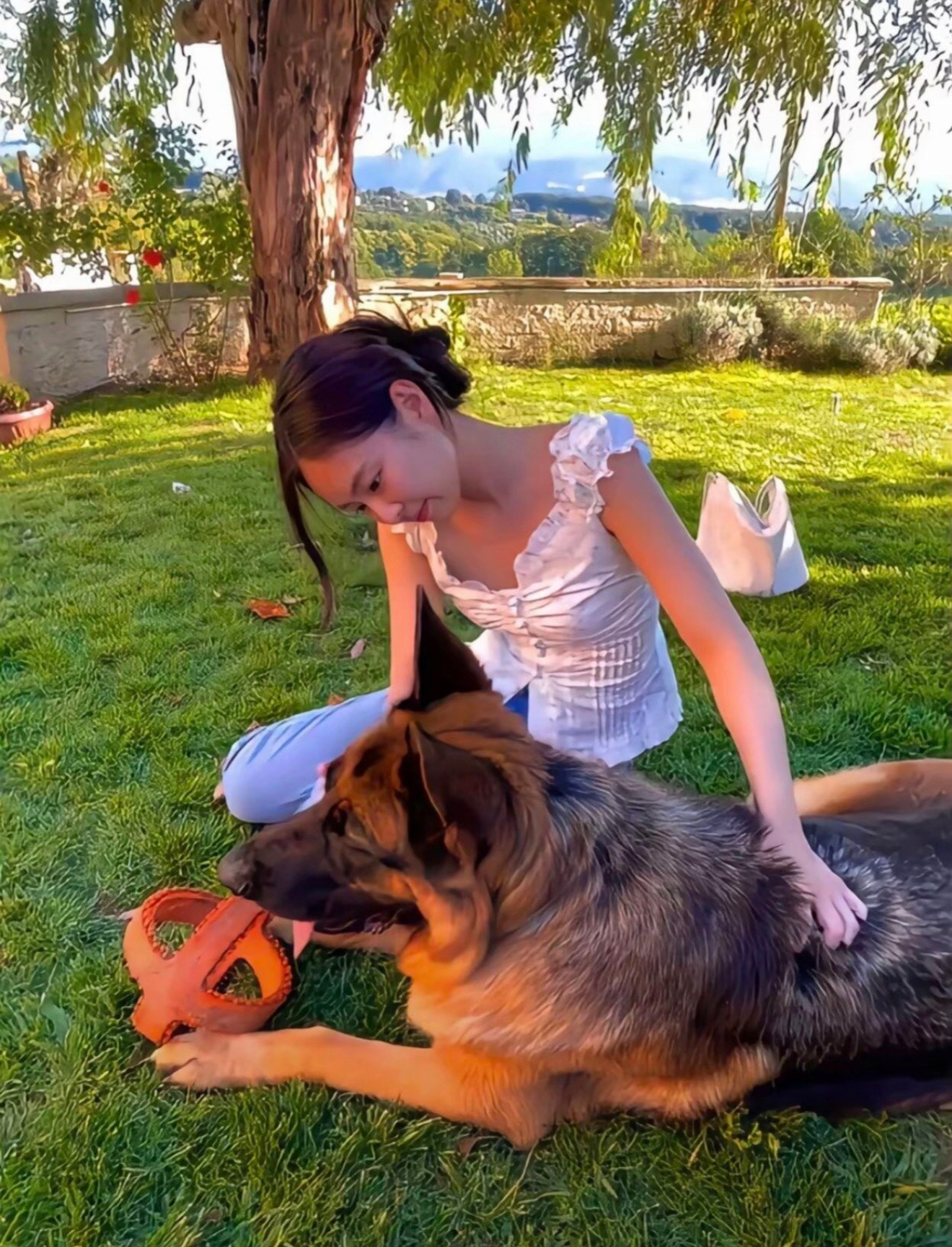 JENNIE大自然隐蔽着翠绿色的秘密​​​