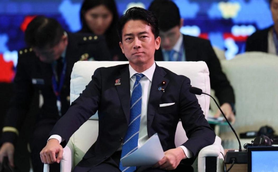 小泉进次郎的专机还没落地，中国的大门就已经焊死！但对茂木敏充，北京特意留了一道缝