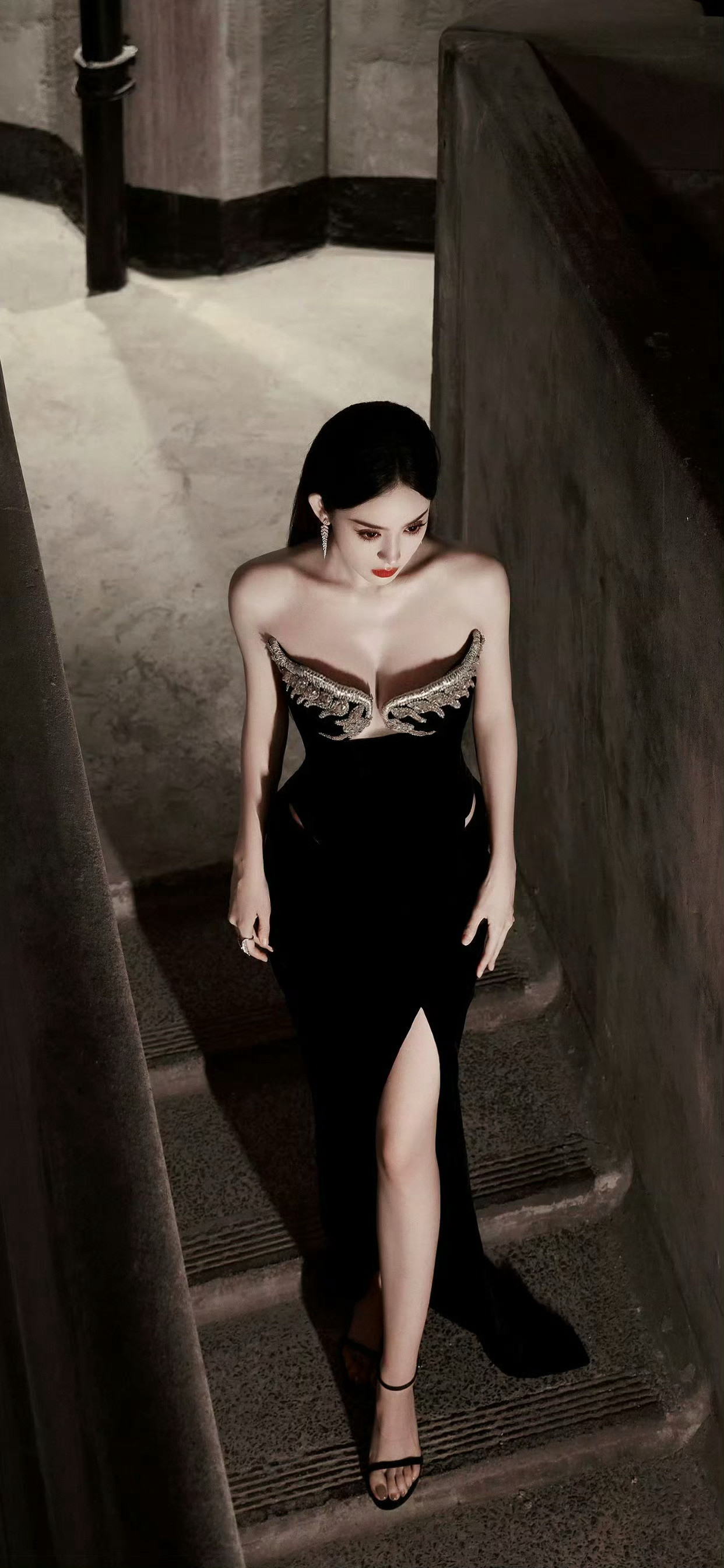 古力娜扎，浓颜值高冷大片，权威的颜值身材真绝。娜扎